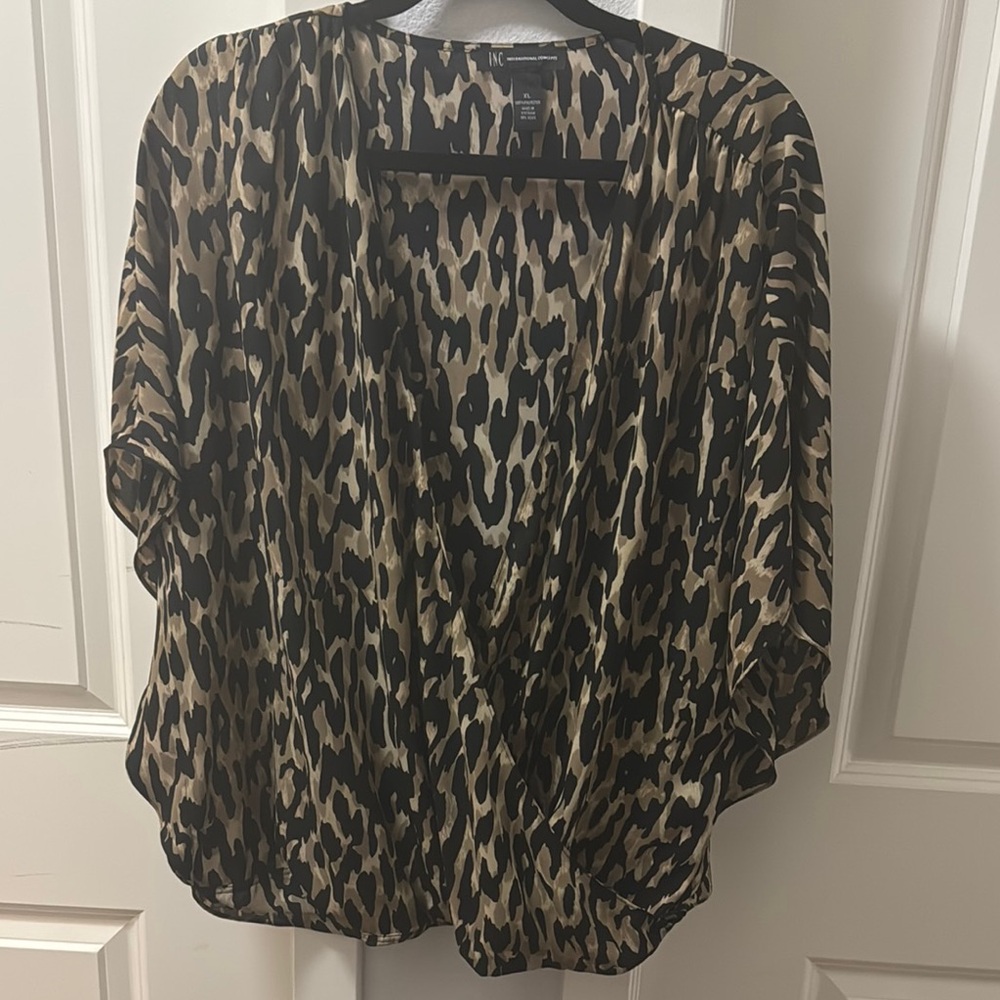Chic Leopard Print Women's Top